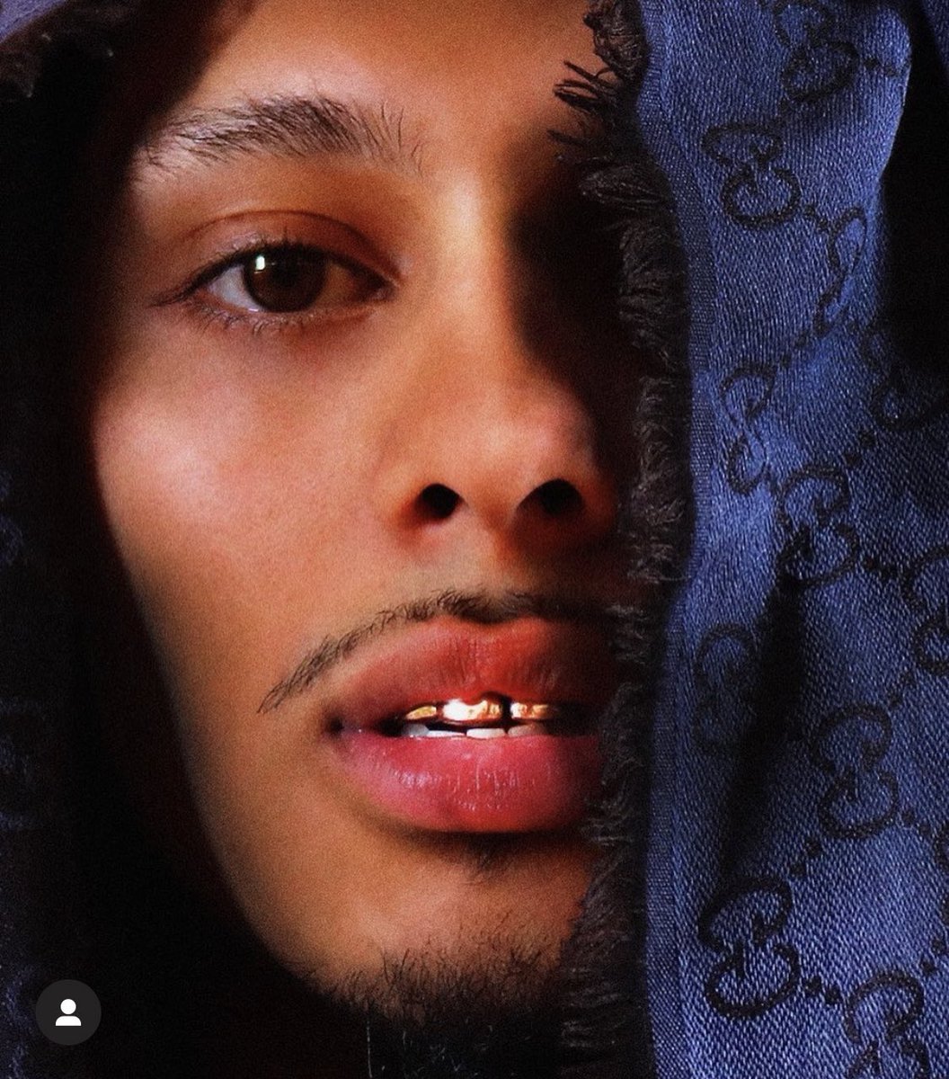 Ma première photo !!! Je prend tout vos retours ici on est entre nous. Donnez moi vos avis 👁️🥷🏽🫂🐈‍⬛🤍