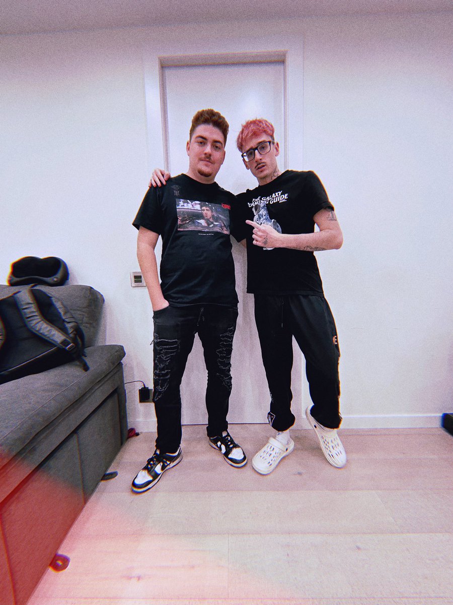 rickyedit's tweet photo. el mejor streamer irl de la historia en el mejor talkshow del mundo. @grenheir y tal. ya en stream. corre. https://t.co/OxYjbbpcwZ
