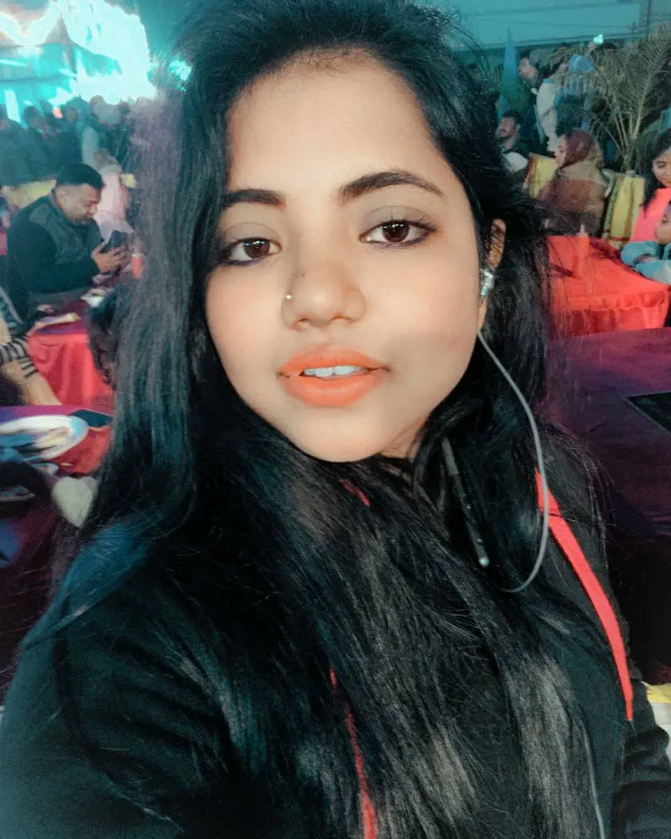 ShwetaD83378461's tweet image. #Singleone #nightlife @ShwetaD83378461