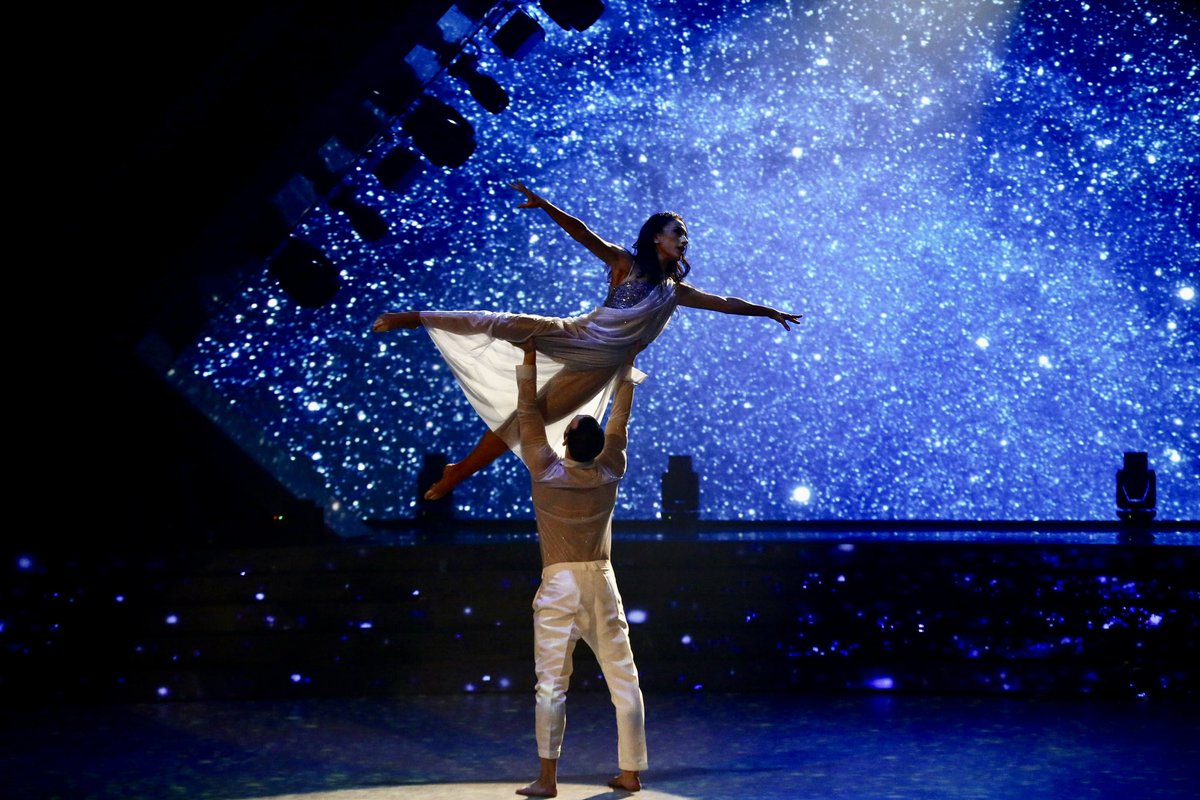 Faleminderit publikut!
Faleminderit gjithsecilit që e bëri këtë rrugëtim të paharrueshëm!
Ju e dini kush jeni. 
Dashuri pafund 🙏🏻