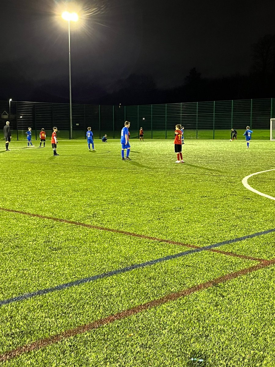 MossleyHillSun's tweet photo. Brilliant to be back and great game tonight with our mates at @wooltongermany thoroughly enjoyed watching all the players give 100% in a very entertaining game.  Fingers crossed games on on Sunday @BVDJFLfixtures #doonerain 👊🏻⚽️ https://t.co/6prqmEa4Aj