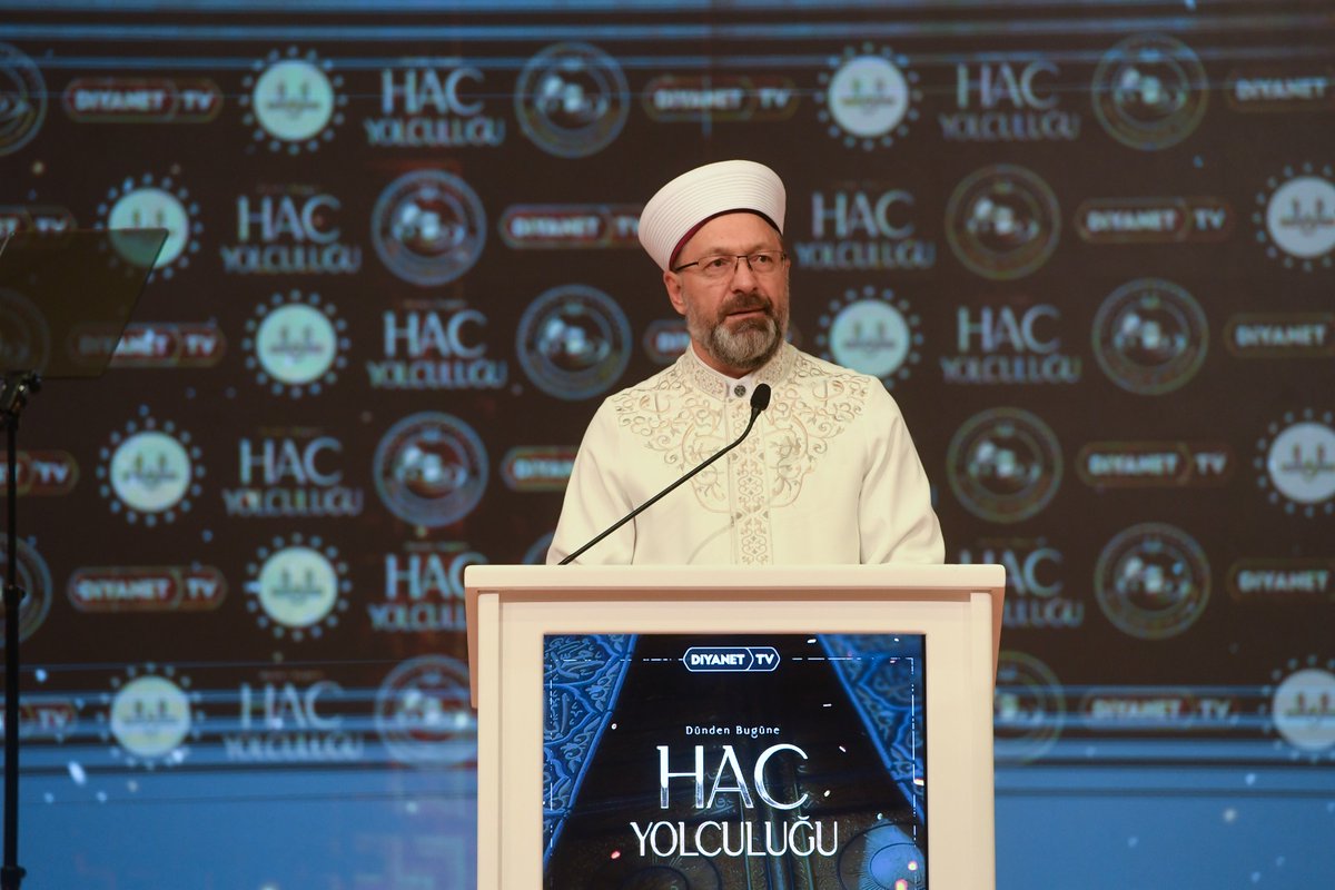 DIBAliErbas's tweet photo. Diyanet TV tarafından hazırlanan ve ülkemizin hac organizasyonu tecrübesinin geleceğe aktarılması açısından da önemli bir yapıt olan “Dünden Bugüne Hac Yolculuğu" belgeselimizin tanıtım programını Cumhurbaşkanı Yardımcımız Sayın @fuatoktay'ın katılımlarıyla gerçekleştirdik. https://t.co/aT3gHIfbm3
