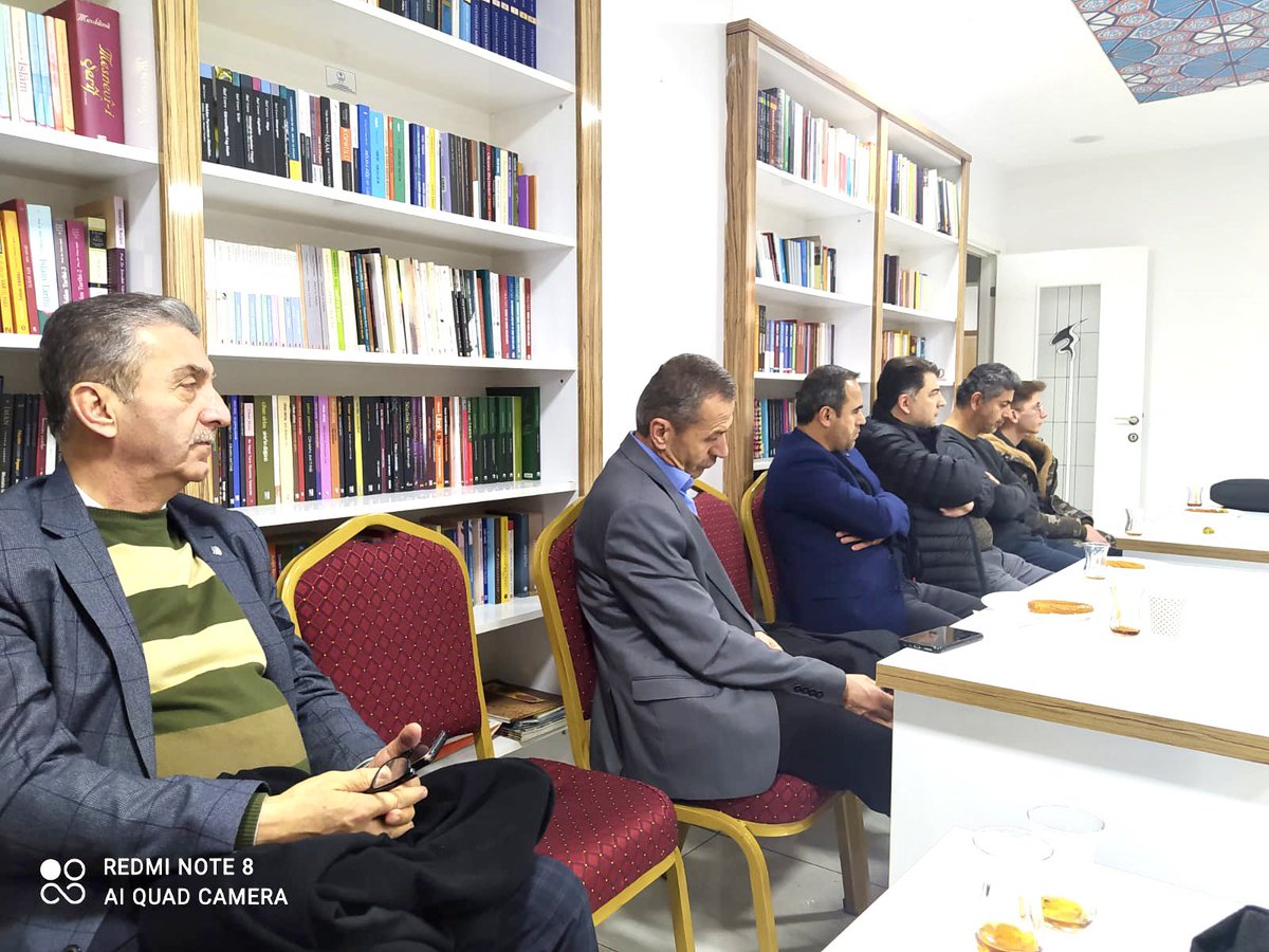 İslam Düşünce Atlası Hazırlık Atölyesinde bu akşam, Abuzer Gelse Hocamızın sunumuyla Prof.Dr.İbrahim Halil Üçer’in “Düşünce Tarihinin Yapısı ve Düşünce Tarihi Çalışmasının Anlamı Üzerine”isimli makalesi ele alındı.

Abuzer Gelse hocamıza,katılan ve katkı sunanlara teşekkür ederiz