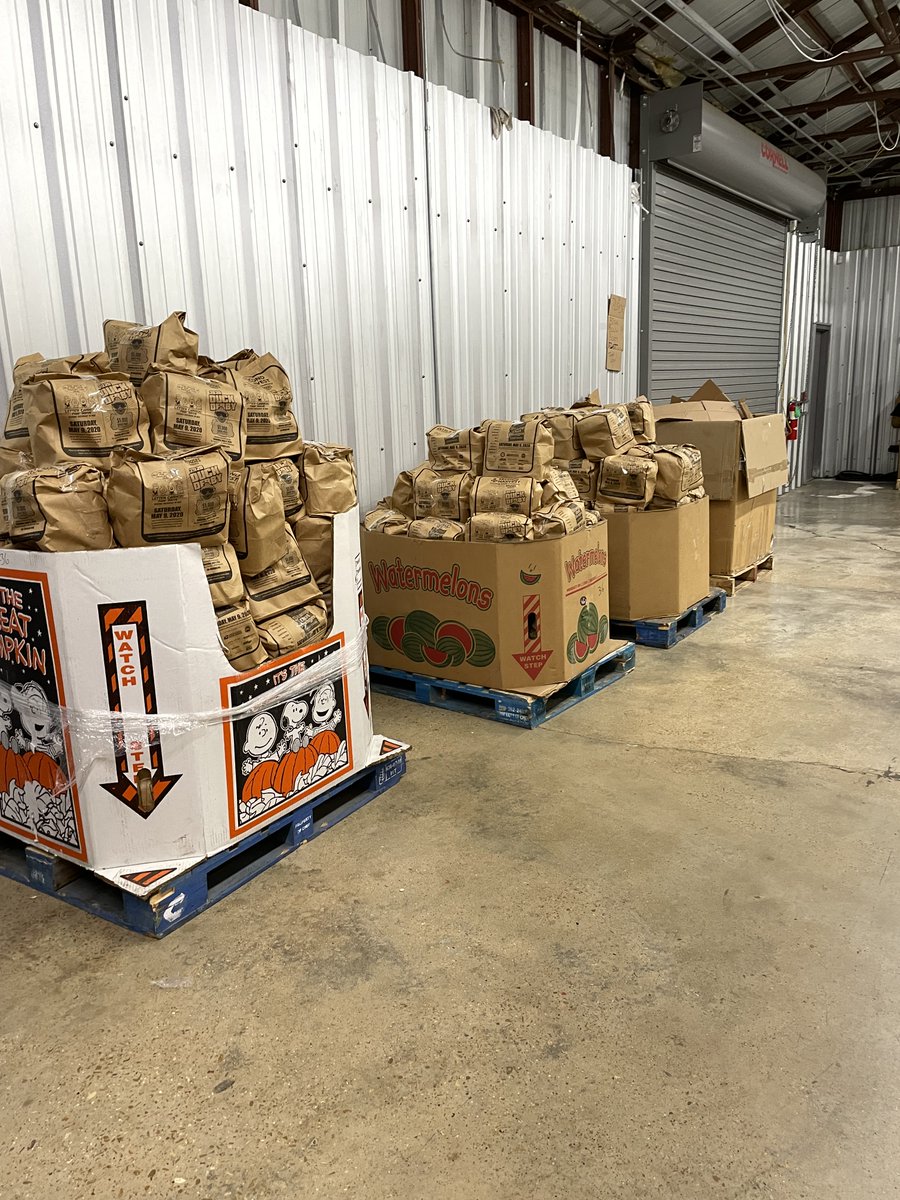 CCSWLA's tweet image. Please come to 1225 2nd St, Lake Charles, LA 70601 to help pack groceries today, 7:30a-3:30. 3 of 10 totes done for the week !