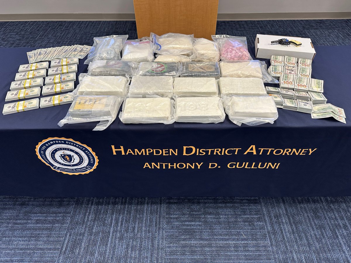 HampdenDA's tweet photo. 15 kilos of cocaine, 13,900 fentanyl pills, and a ½ Kilo of raw fentanyl seized in Springfield narcotics investigation
https://t.co/v9x4cH4U9W https://t.co/Fi7yr7UCHN