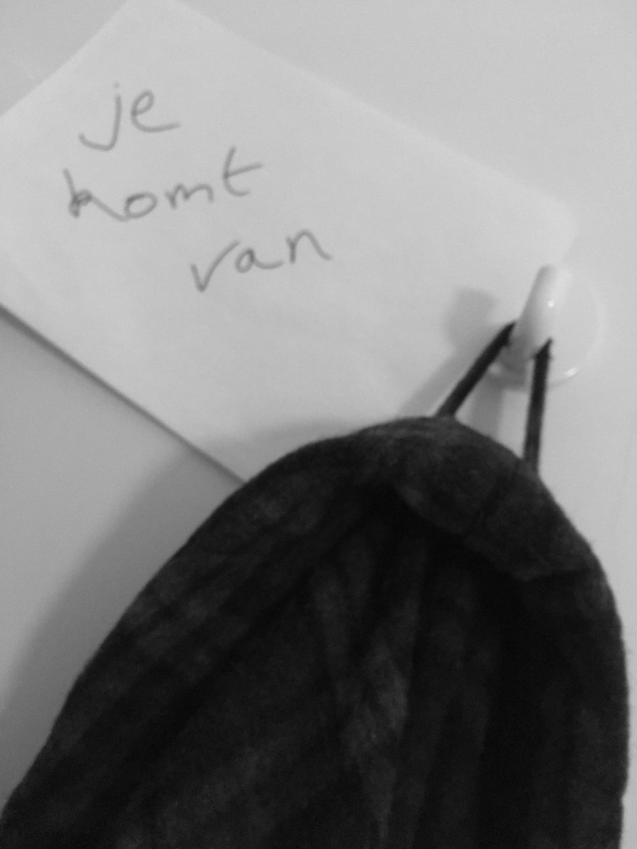 Moe! Ik kom van 1977 eenlettergrepige woorden droog aan de haak. Het was een lange, lange werkdag.