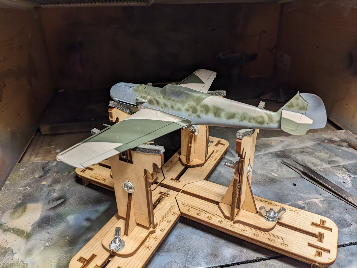 Now with added mottling, it's a little messy and certainly something I need to do more often to get any good at it.
#jff109
#modelplane #scalemodel