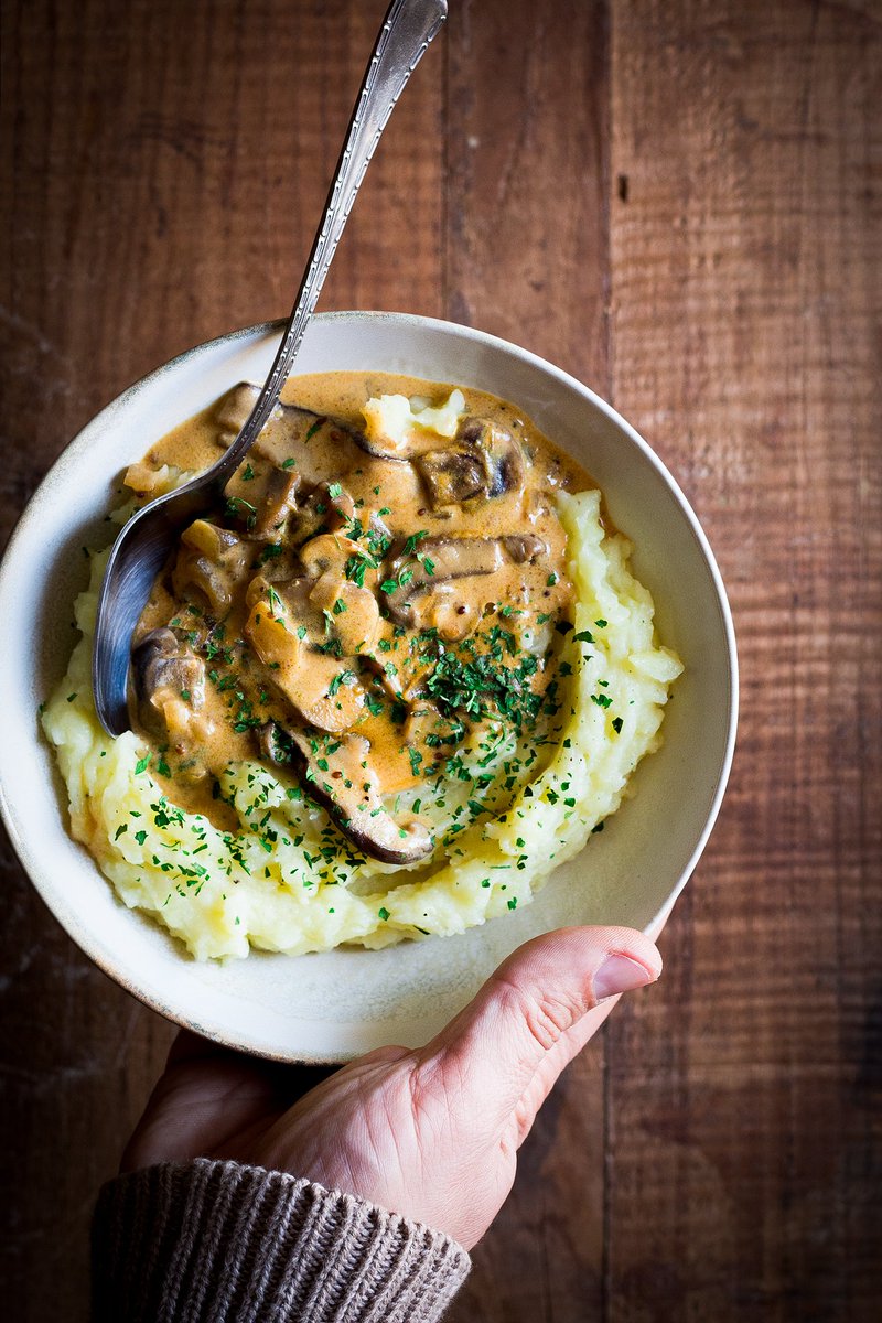 Este Stroganoff de setas creo que es mi nueva receta favorita.

contigoenlaplaya.com/2023/01/stroga…