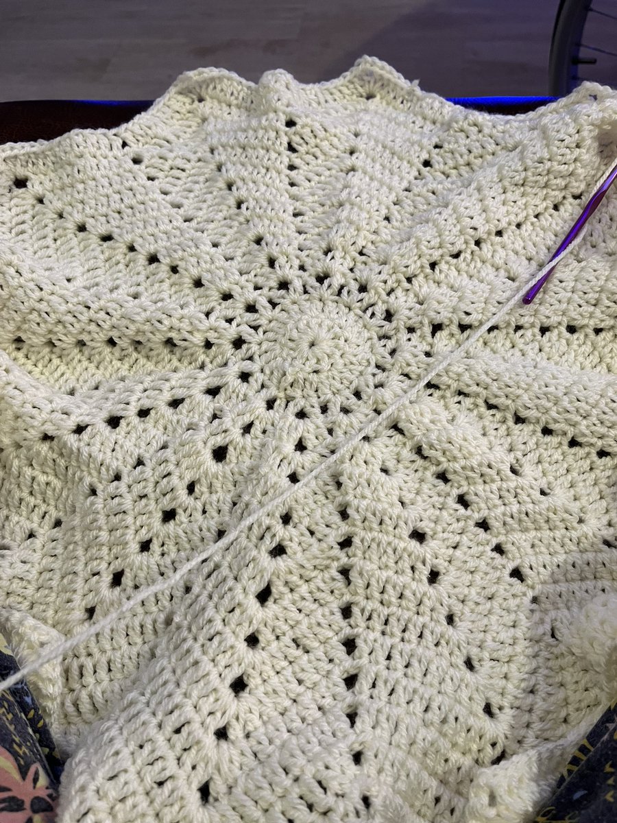 alisongarrett24's tweet image. Getting there slowly #crochet #babyblanket #stylecraft #12starblanket #cream
