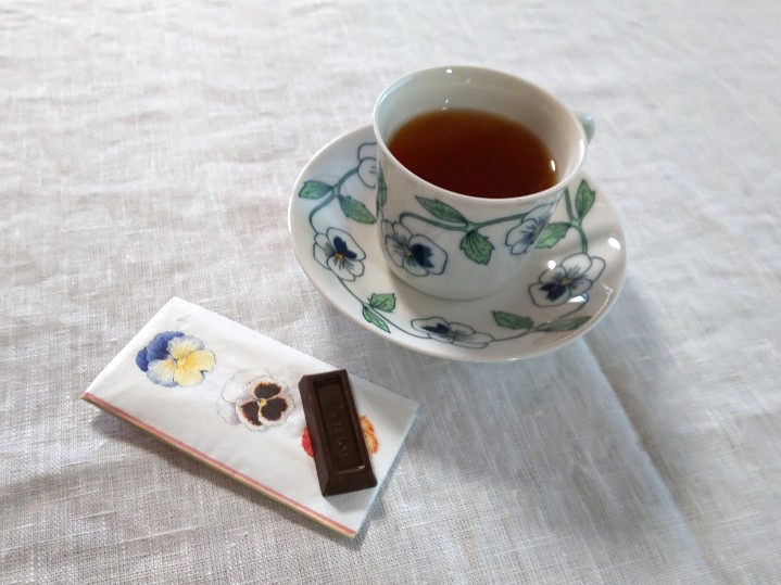 EFxRsnO0LarVbDe's tweet image. おはようございます
1月4日
☁️⛄️最高気温－4℃
今の気温－6.7℃

通常の毎日が始まり
朝ドラも始まりますね📺️

お正月中に増えたBMI
少しずつ下げなくては
と
砂糖、糖類ゼロのチョコを買ったけど、、？

昨日の散歩中の #空

#resolutions2023