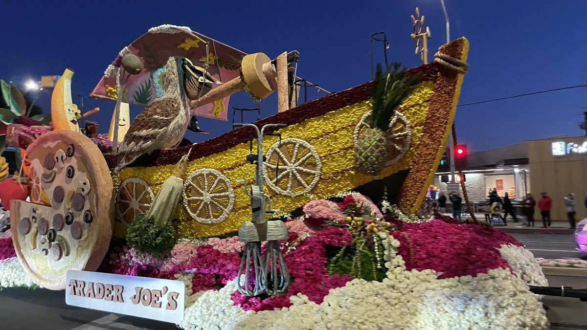 eddyanm's tweet photo. 2/x #RoseParade #RoseParade2023 https://t.co/YIHZiZ7dGg