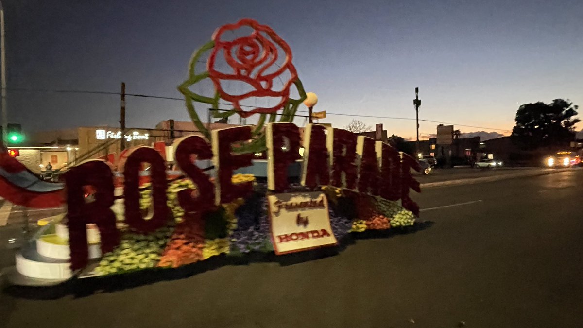 eddyanm's tweet photo. Backdating Tournament of Roses parade floats as they head to Pasadena. #RoseParade #RoseParade2023 https://t.co/LnpqrsBZ9G