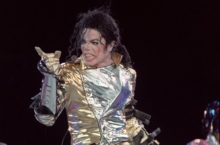 Hoy , 29 de agosto , el cantante estadounidense Michael Jackson hubiera cumplido 65 años. La  popularidad del artista musical más exitoso de todos los tiempos  (Guinness World Records) solo es comparable con Bing Crosby, Frank Sinatra y Elvis Presley.