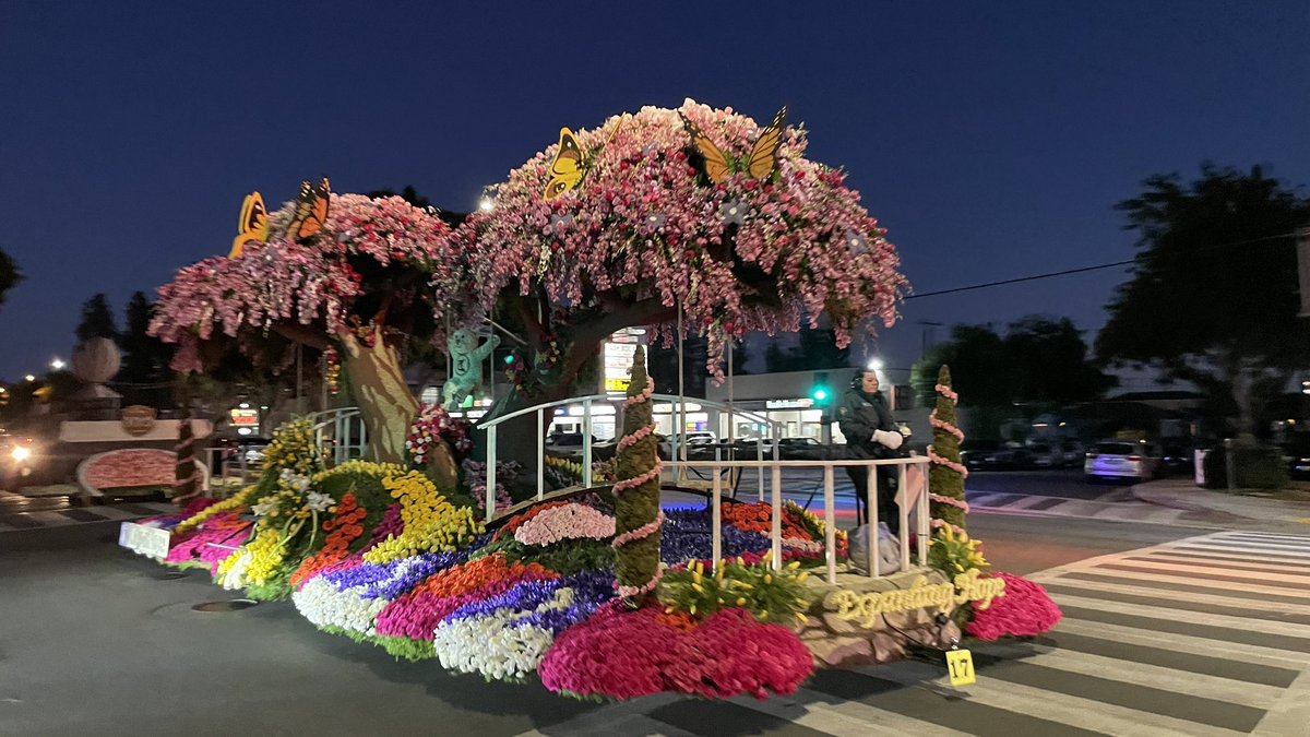 eddyanm's tweet photo. 3/x #RoseParade #RoseParade2023 https://t.co/jVcaR7LXjR