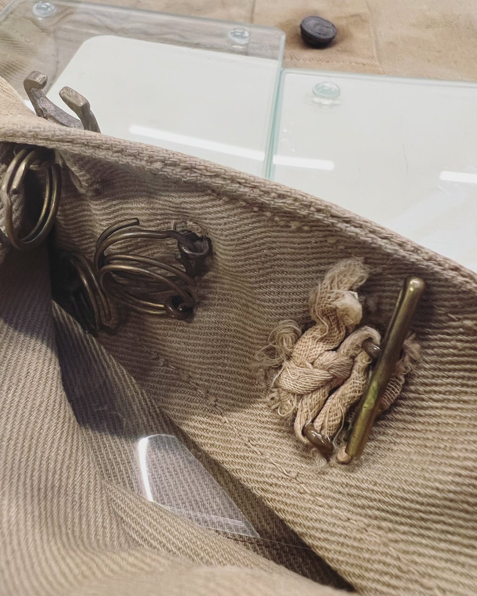 zoecooksandsews's tweet image. Exploring the unseen parts of a garment #textileconservation #museumlife