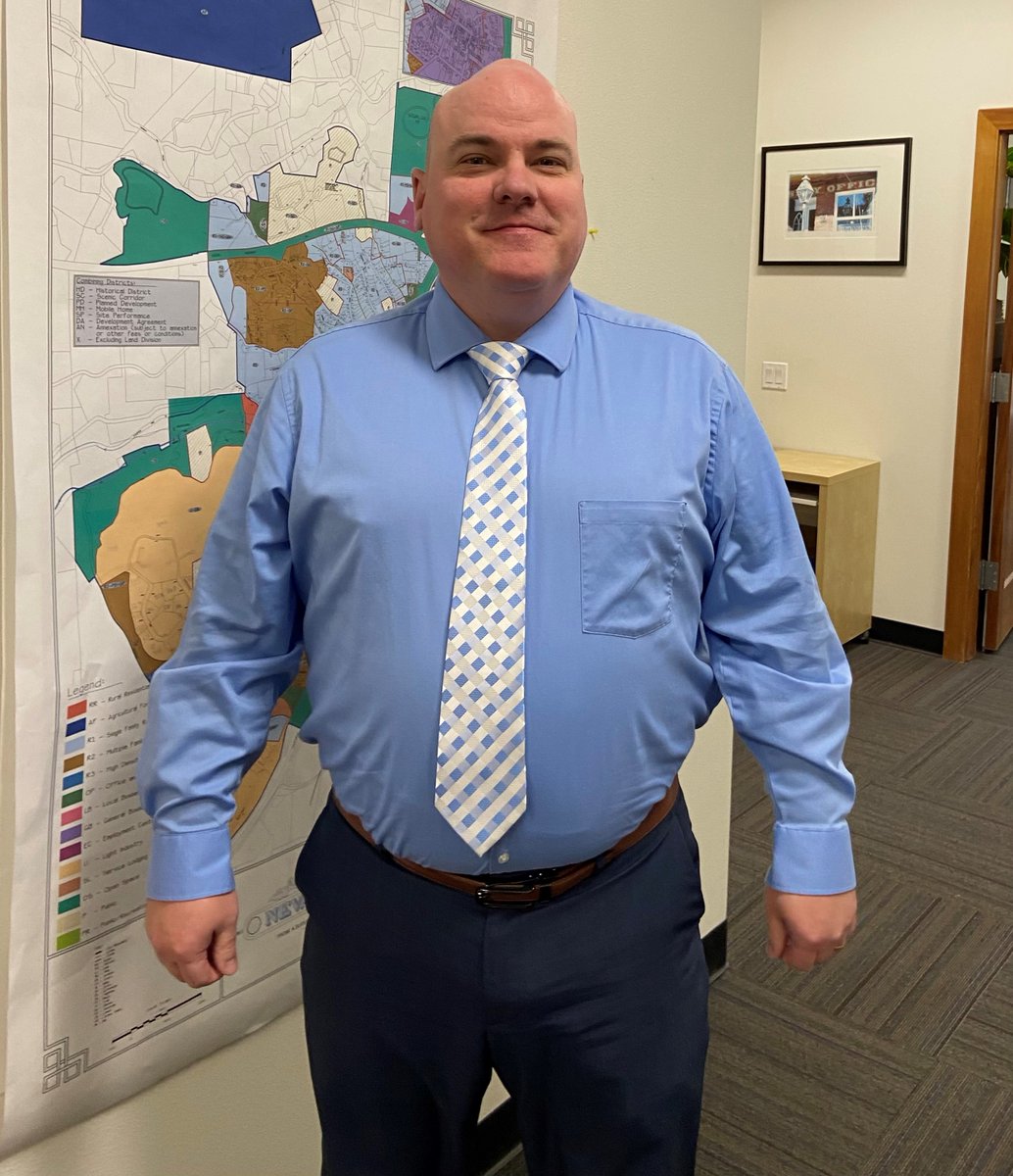 It is snowing/raining and icy outside today, so the snow, ice, and rain tribute tie is out for the first #TieTuesday of 2023. More wet and wind coming this week; Be safe in the weather everyone!