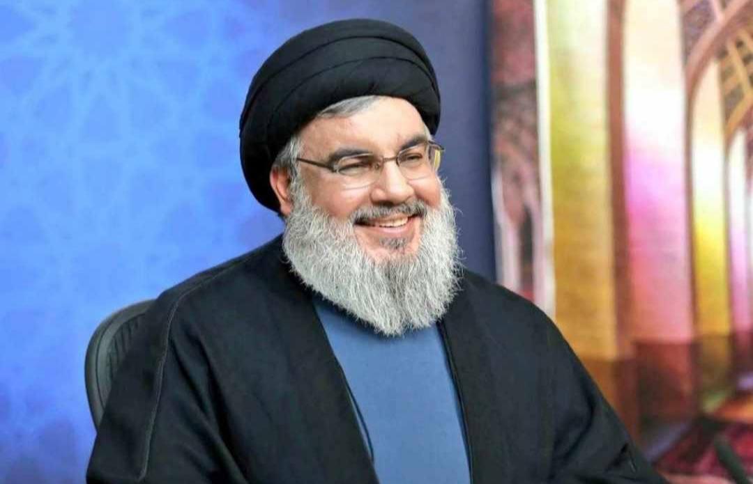 SaraIssa21's tweet photo. وأنا يا سيّدي، عُلِّمتُ منكَ معنى الإخلاص
فإن أتاني ملَك الموت  وخيّرني بين قبض روحي أو قبض روحك سأقول له خُذ روحي .. سأفديك بنفسي ألف مرّة.

#نصرالله https://t.co/VcKq3bXn7s