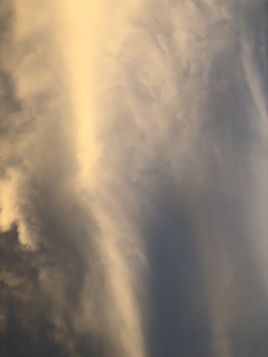 plumfigged's tweet photo. #SunClouds #NewYearsDay #GrandPrairie #Texas #Sky https://t.co/RDjHdyPC5N