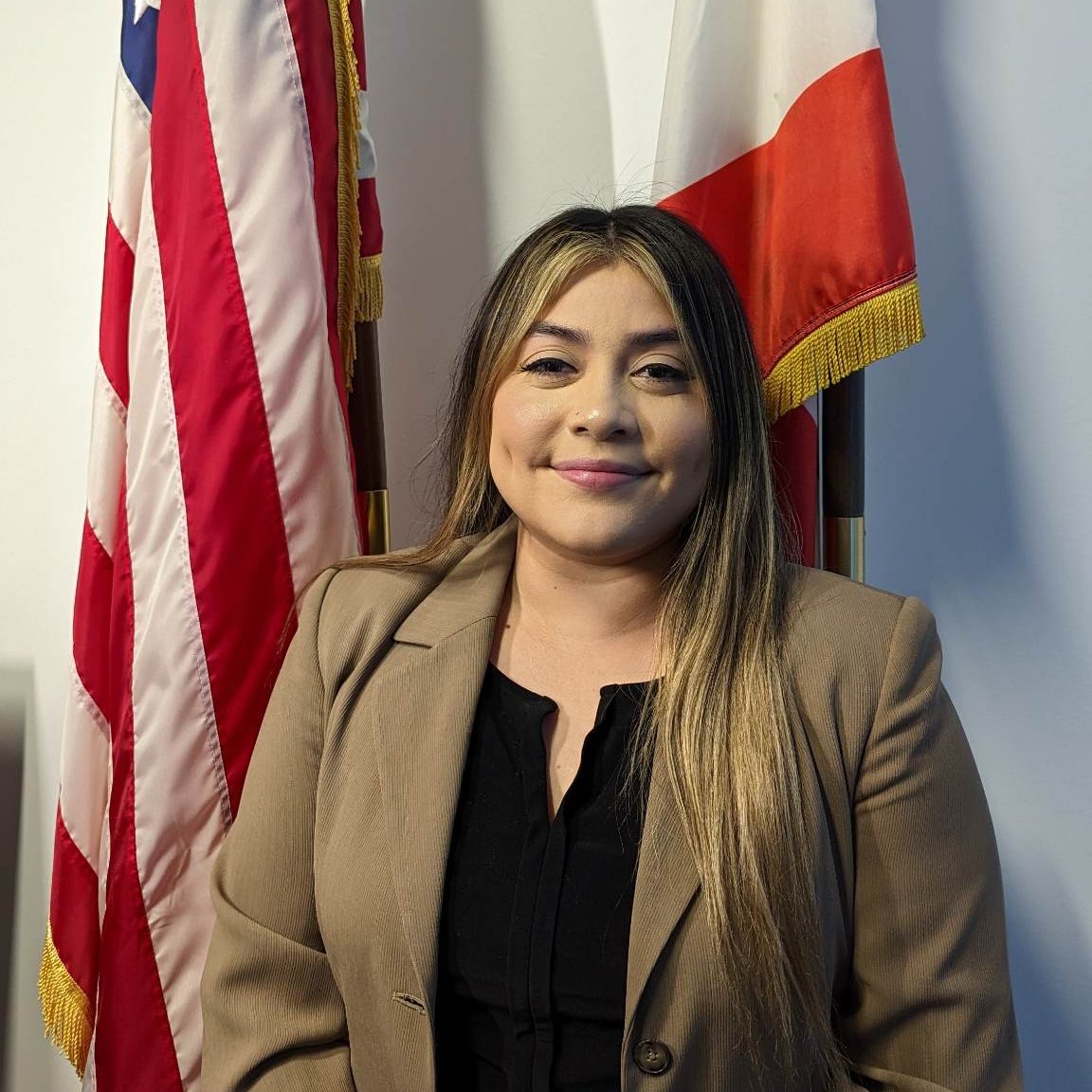 I would like to introduce my new legislative aide, Ms. Cynthia Yepez, a proud daughter of immigrant parents from Salamanca, Guanajuato. She grew up in Bellflower, CA and earned a B.A. in Pol Sci from UC Davis. Last year, Ms. Yepez was a fellow with @SenSusanRubio. Welcome Cynthia