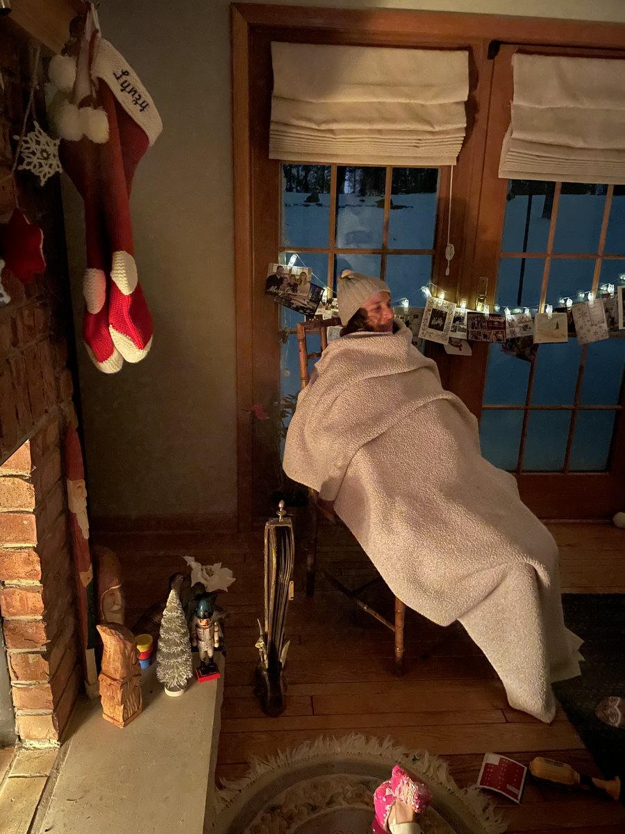 My parents' house lost power for like 2 hours over Christmas and this is how I reacted.