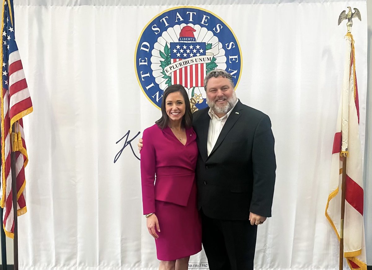 I am proud to say that I’ve been on Team @KatieBrittforAL from #RunKatieRun to #GovernKatieGovern. 

As a #girldad, I was honored to attend this morning’s historic swearing-in celebration. 

I am confident that @Sen_KatieBritt will do great things for her state and her country!