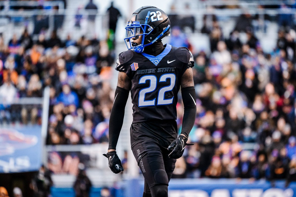 BoiseNILClub's tweet photo. Looking back on some of our uniform combos from 2022 👀

h/t Boise State Football https://t.co/2pEGFxVYDE