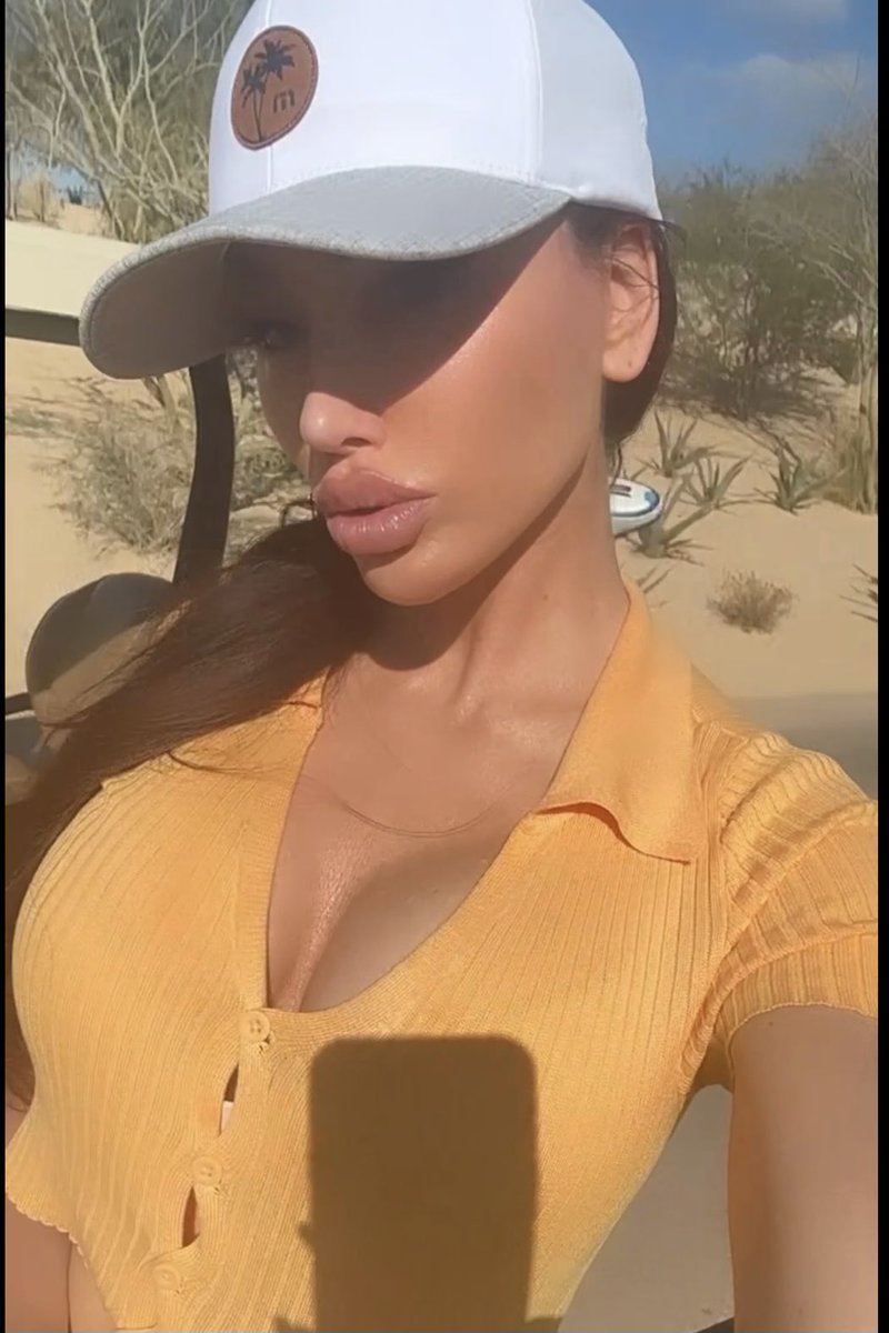 Holly Sonders tweet media