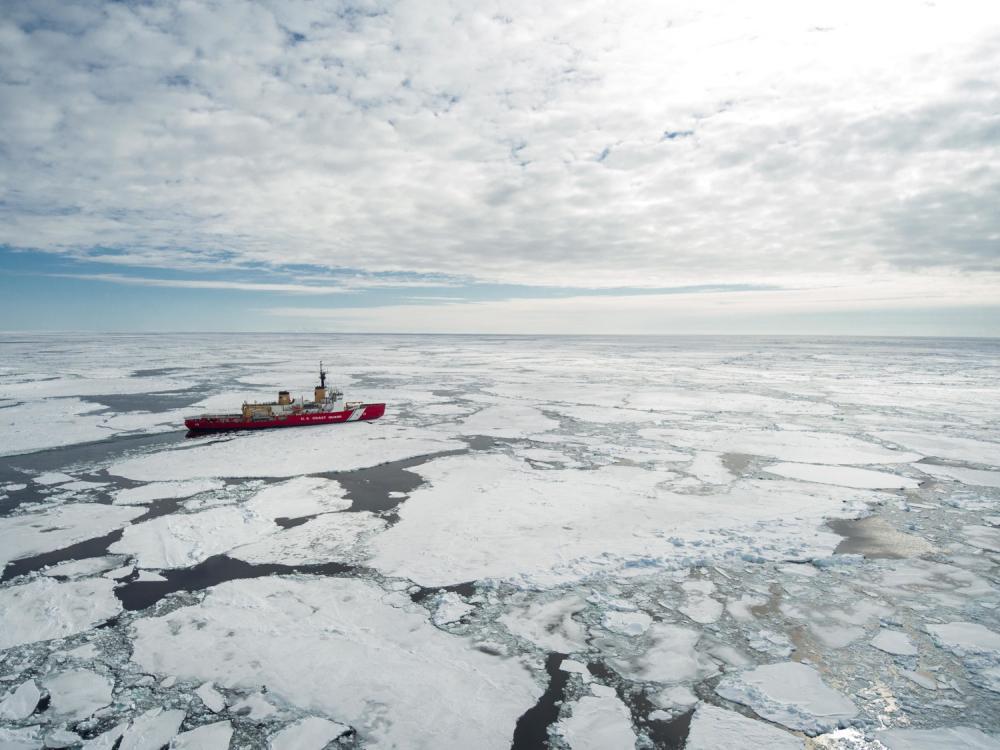 USPACOM's tweet photo. .@USCG’s #CutterPolarStar transits through ice during #OpDeepFreeze.
#FreeAndOpenIndoPacific #Readiness
 
📸: PO3 Aidan Cooney https://t.co/gTKihfMYKA