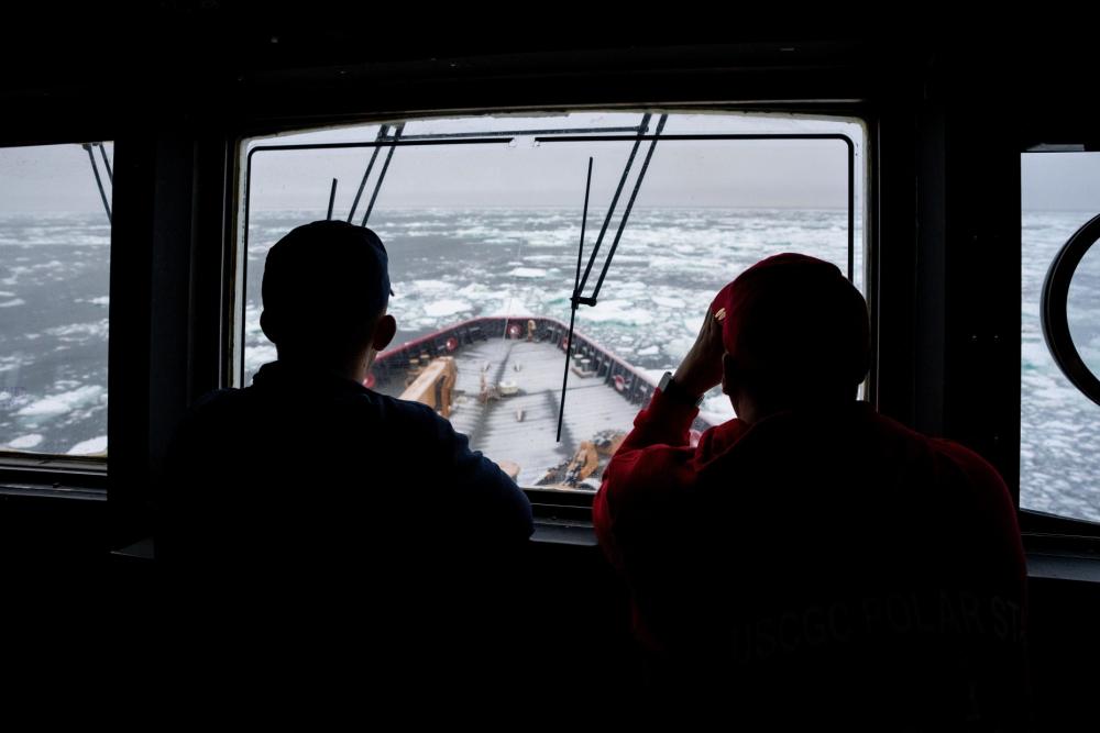 USPACOM's tweet photo. .@USCG’s #CutterPolarStar transits through ice during #OpDeepFreeze.
#FreeAndOpenIndoPacific #Readiness
 
📸: PO3 Aidan Cooney https://t.co/gTKihfMYKA