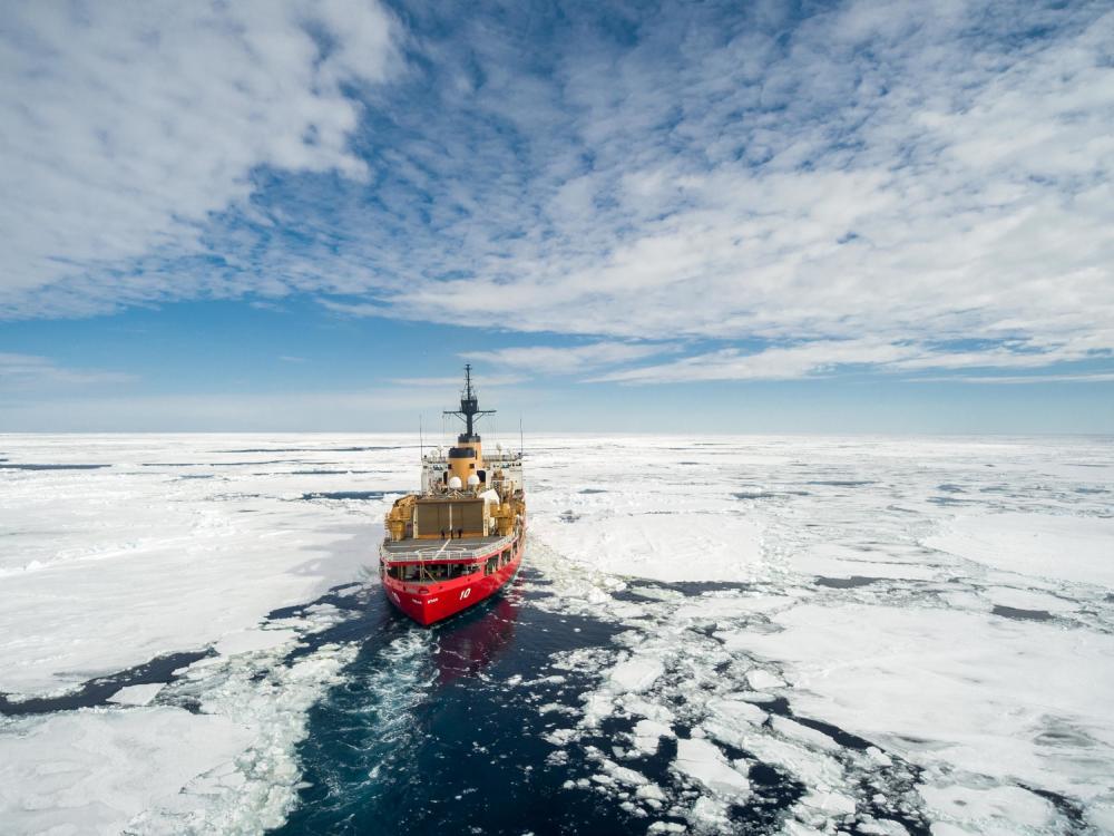 USPACOM's tweet photo. .@USCG’s #CutterPolarStar transits through ice during #OpDeepFreeze.
#FreeAndOpenIndoPacific #Readiness
 
📸: PO3 Aidan Cooney https://t.co/gTKihfMYKA