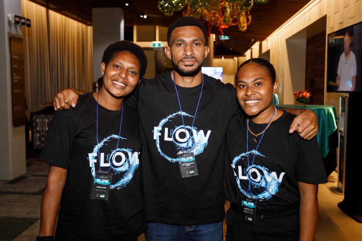 TheVoiceIncPNG's tweet photo. DAY 1!

A spectacular night with 350 leaders present to launch the 5th Annual Clean Generation Leadership Conference with our Guest Speaker General Jerry Singirok who presented his book "A Matter of Conscience - Operation Rausik Kwik" along with performances by Art Activism PNG. https://t.co/qJPDXGdfbN