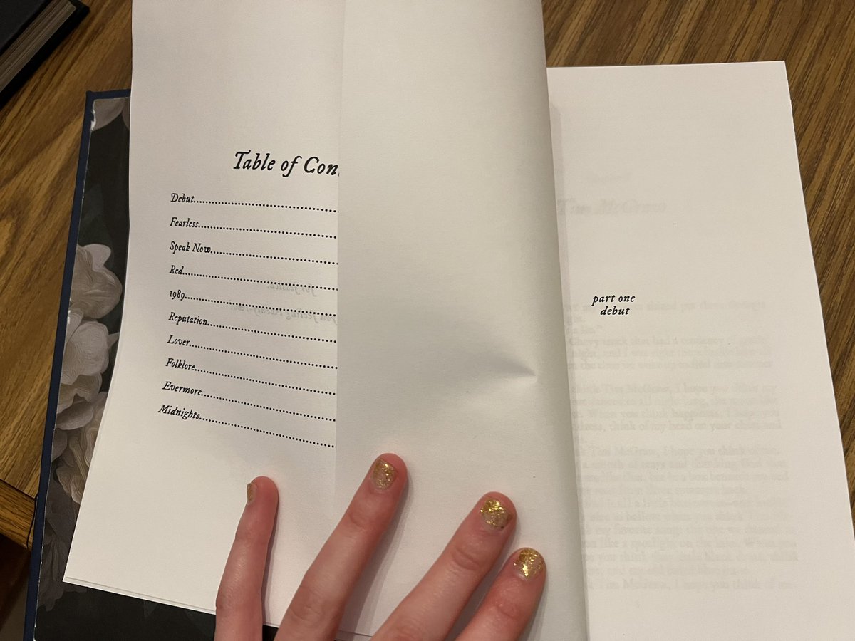 enchantedjess13's tweet image. you guys. my friend handmade and hand bound this book of all of taylor’s lyrics for me……i’m speechless