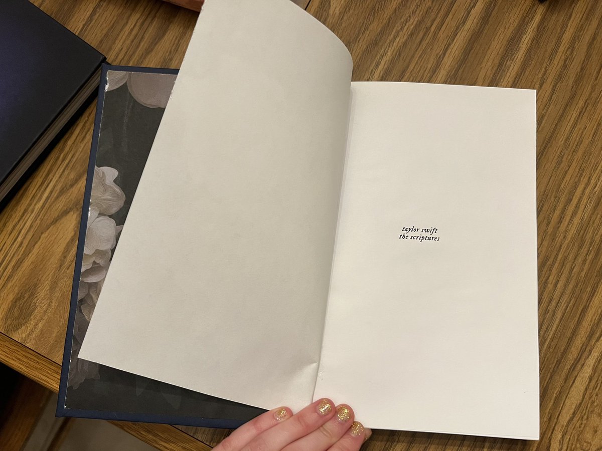 enchantedjess13's tweet image. you guys. my friend handmade and hand bound this book of all of taylor’s lyrics for me……i’m speechless