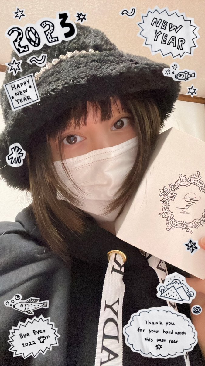 serrizawa_aimu's tweet image. 急遽初詣に行くことにしました！
今年もスタートは #Rady のお洋服！
ずーーーーっと愛用してるバケハとこの前買ったフーディ😆✨
まだ開けてなかったノベルティのジュエリーケースは帰ってきてから開けるるる🥰💕
すっぴんで行くけど誰にも会わないだろうしきっと平気！😂😂😂