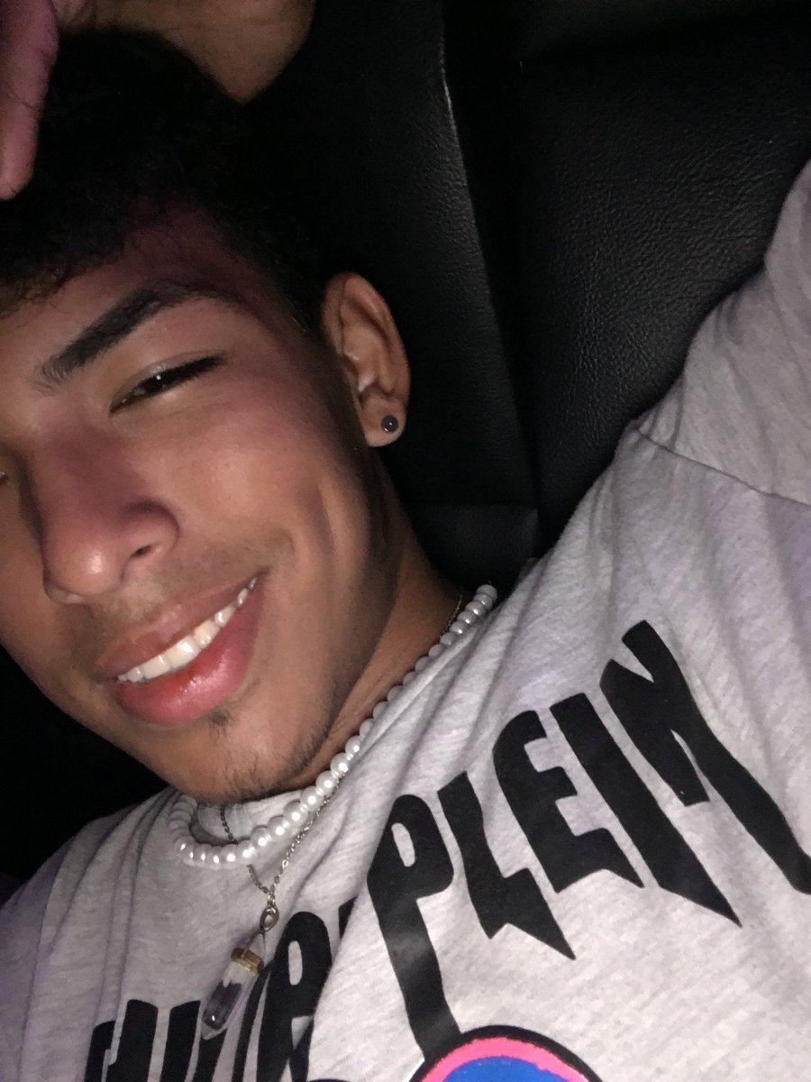 Jhonprincee's tweet photo. Buenas noches💙👑 https://t.co/C5fbPr5t7x