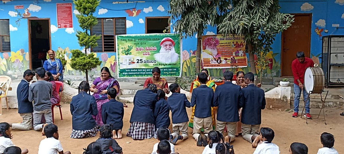 AshramBlr's tweet photo. With the inspiration of Pujya Sant Shri Asharamji Bapu #MPPD, #Gita Pujan and #Tulsi Pujan were successfully conducted at Nightingale English High School, Kudlu, #Bengaluru by volunteers of #BalSanskarKendraOfBapuji on Dec 9, 2022.

Have a look at it 👉 https://t.co/IofMUjXgfV https://t.co/u7gfJ2L5wn
