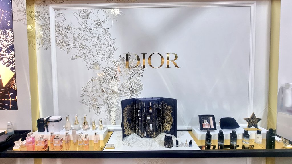 sso927's tweet photo. DIOR pop-up store https://t.co/Euxo53nTTr