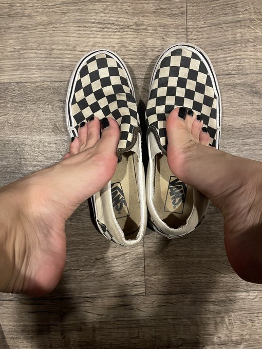 foot lovers, foot bitches &amp; subbies.. these super worn and stinky vans traveled all over the US with<a href="/tag/wetwednesday"class="tags"><span>#wetwednesday</span></a>