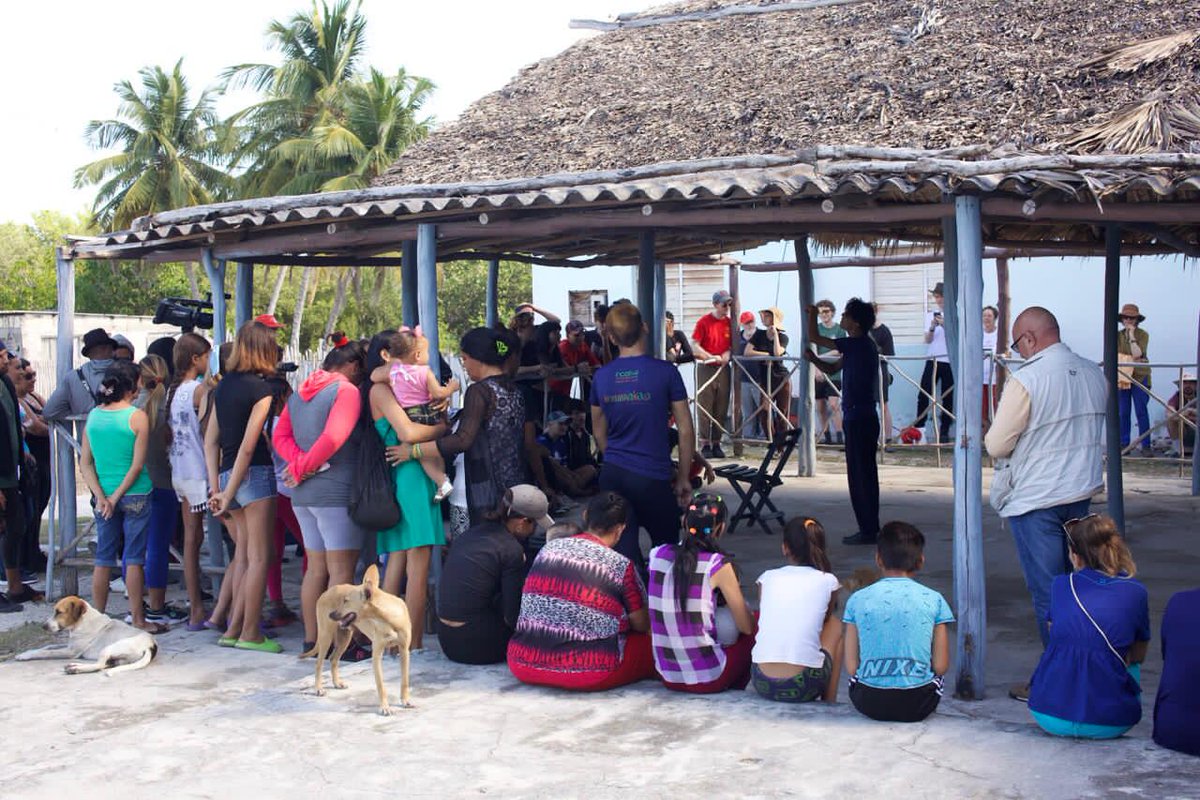 Hoy la #38BrigadaCruzDelSur visitaron la comunidad cenaguera de Guasasa, localidad de difícil acceso donde llega también la magia del conjunto artistico "Korimakao"
