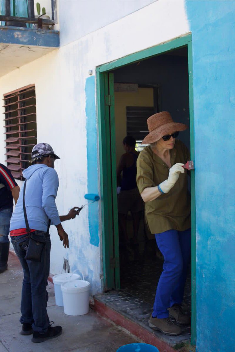Los miembros de <a href="/SthCrossBrigade/">Southern Cross Brigade / Brigada Cruz del Sur</a> conocieron sobre la atención que reciben estas comunidades, intercambiaron con los pobladores y contribuyeron al saneamiento de la zona costera y a pintar el consultorio del médico de la familia de la localidad
#SolidaridadConCuba
#JuntarYVencer