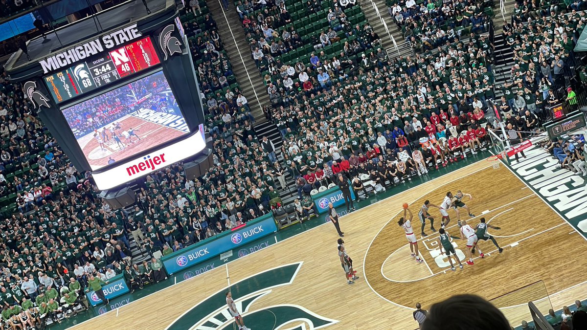 austin_smith_9's tweet photo. Victory for MSU!✅ Great MSU game win with @DavidSm15526485 #GoGreen🔋 https://t.co/lHwVi1Zdri