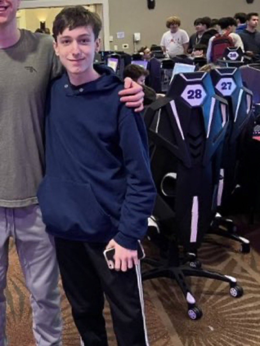 rzlense's tweet image. ik he’s not talking wit his ugly finn looking self