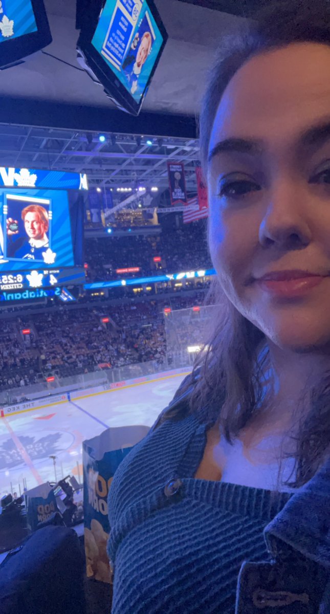 TheNicoleeLee's tweet photo. First @MapleLeafs game!!!! #LeafsForever https://t.co/AmhbVcMBgY