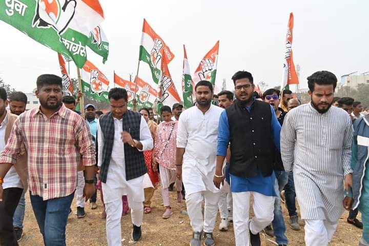 Induverma9393's tweet photo. #CGPYC युवा कांग्रेस के सैकड़ो साथियों ने लंबित आरक्षण विधेयक के विरोध में आयोजित “जन अधिकार महारैली” में शामिल हुए।
@DrPalakVermaINC https://t.co/nc4QKOL6Vz