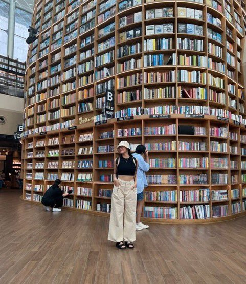 KelX0X0's tweet photo. Hopie in Seoul.🇰🇷

LIZA At25
#LizaSoberano | @lizasoberano https://t.co/X9P1Z7ASTX