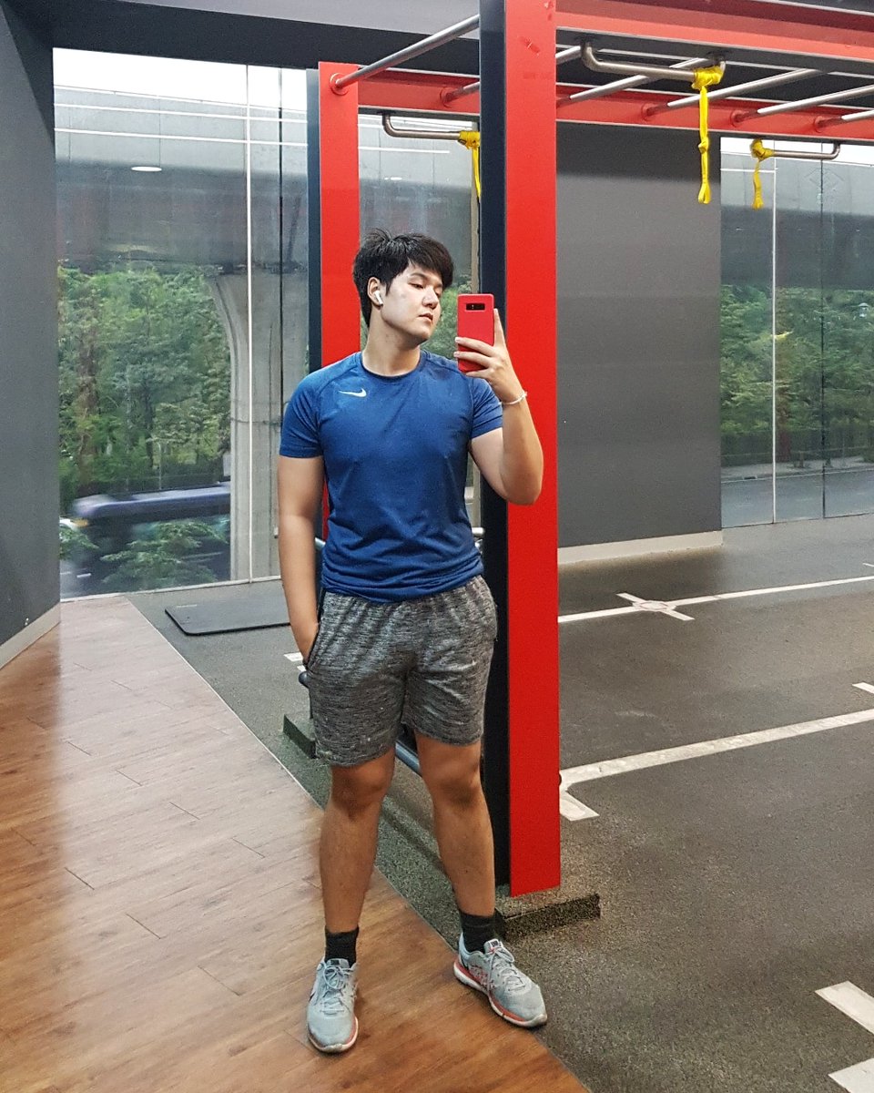 Naphatsavin1's tweet photo. ตื่นตี 5 แล้วนอนไม่หลับ เลยมาออกกำลังกายแมร่ง!!!! https://t.co/Umy6mFgblA
