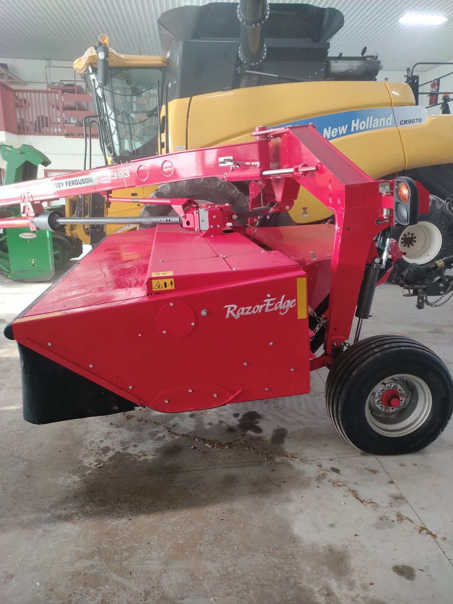 EricMar7269's tweet photo. 2022 Massey Ferguson 1393 
2 pt hitch, steel roll conditioner,
approximately 1200 acres.
Asking $47,500 https://t.co/VVMgskiKdj