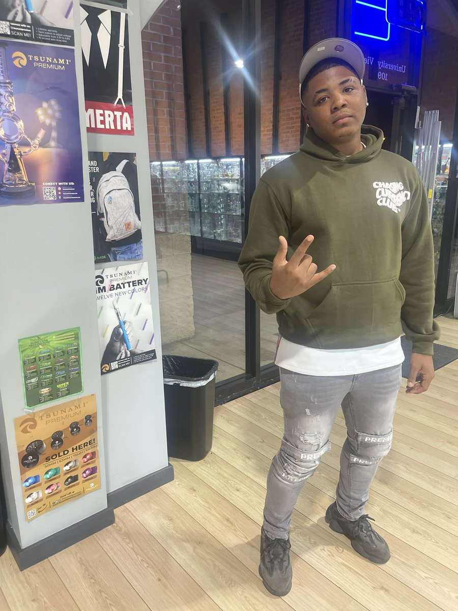 _TBrown_3's tweet photo. Dying bout that money, you know hustlin’ kills 💸 https://t.co/9KdyYSLoHh
