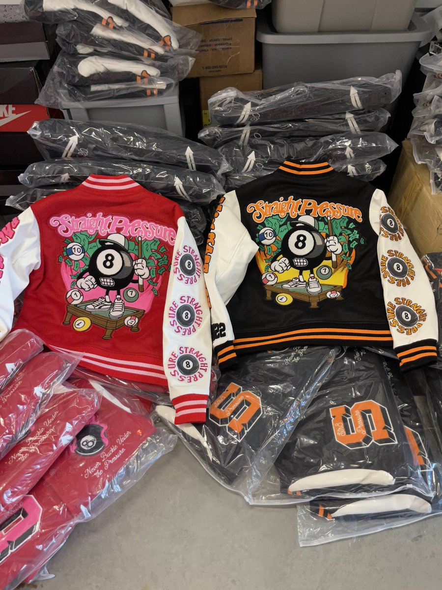 kel_pressure's tweet photo. I DROPPED THE HARDEST VARSITY JACKETS ON MY SITE! 😮‍💨🔥
SHOP NOW BEFORE SOLD OUT⬇️⬇️
https://t.co/De2lYgnNnd https://t.co/TubOnbYJu3