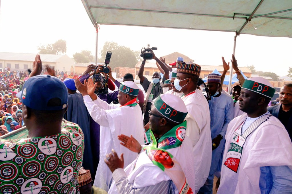 MalamSaiduUmar's tweet photo. Our appreciation to the people of Tangaza LG for the massive turnout. Notwithstanding, we'll do our possible best to see the fruition of this gesture by consolidating, sustaining, and improving on the achievements of Gov. @AWTambuwal led administration if we are elected come 2023 https://t.co/LTmMlrTcKv